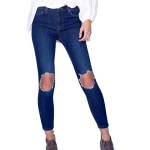 Free People High Rise Busted Knee skinny blue jeans EUC Size 31